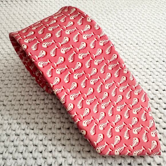 Vineyard Vines Martha's Handpicked Shep Ian Salmon Pink Fish Bones Silk Tie - Picture 1 of 7